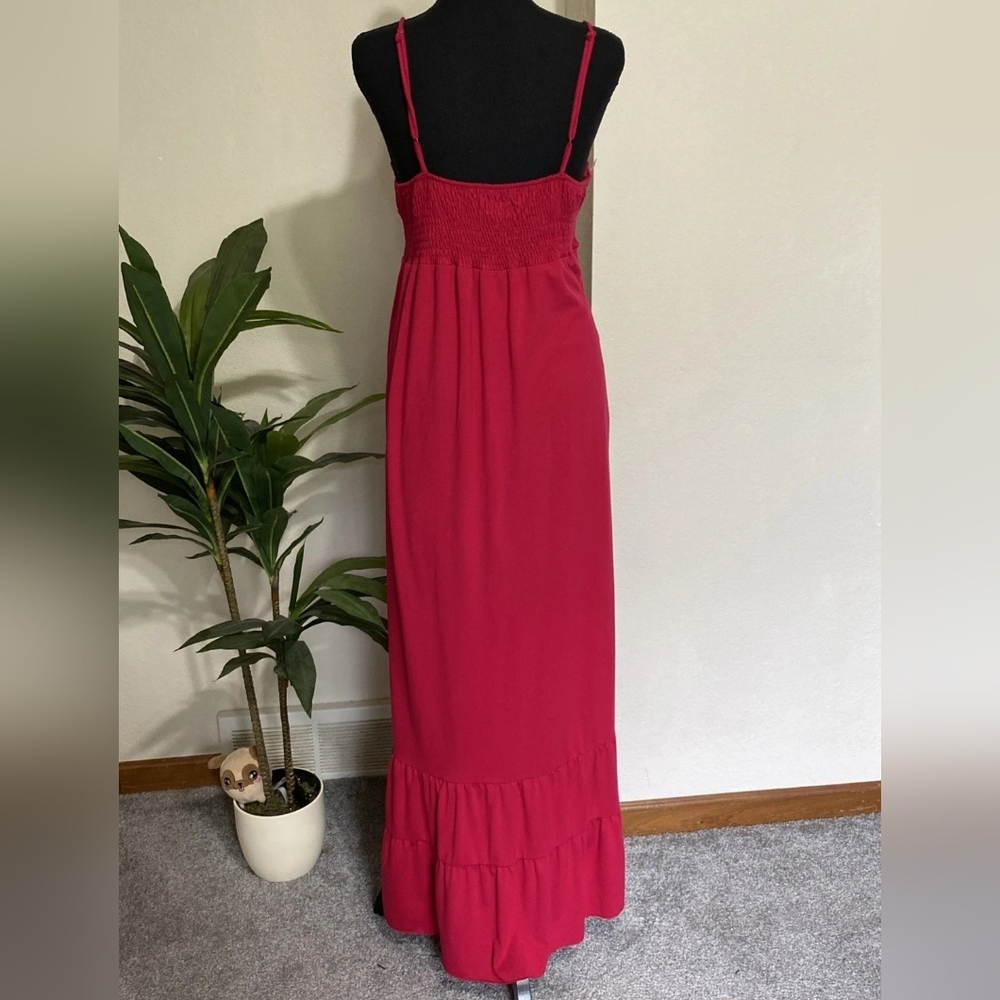 Elegant Red Maxi Dress - Picture 2 of 4